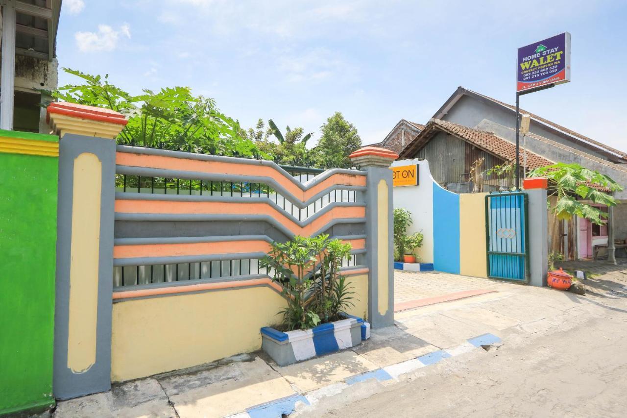 Oyo 2440 Wallet Family Residence Syariah Lumajang Exterior foto